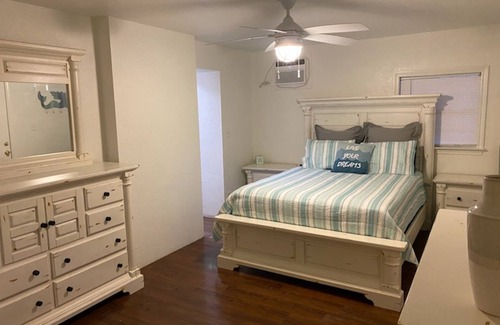 Granbury House | 🧜‍♀️ Oasis Paradise Guesthouse