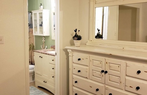 Granbury House | 🧜‍♀️ Oasis Paradise Guesthouse