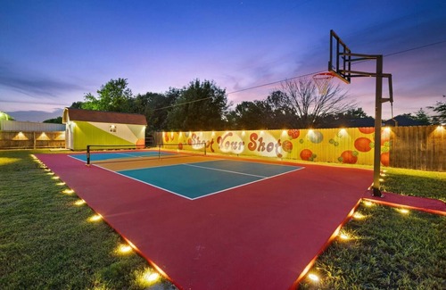Red Oak House | Oasis - Pickleball | Pool | Hot Tub | Game Room!