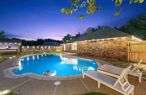 Red Oak House | Oasis - Pickleball | Pool | Hot Tub | Game Room!