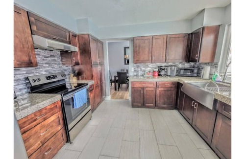 Chinatown House | Oasis w/Opt Heated Pool & Billiards- Mins to Strip