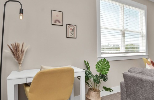 Spring Branch West Apartment | Oasis Yellow - 10 mins from NRG - DT Fully Furnish