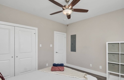 Spring Branch West Apartment | Oasis Yellow - 10 mins from NRG - DT Fully Furnish