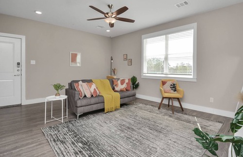 Spring Branch West Apartment | Oasis Yellow - 10 mins from NRG - DT Fully Furnish