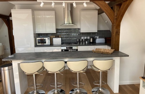 Robertsbridge House | Oastbrook Estate Vineyard