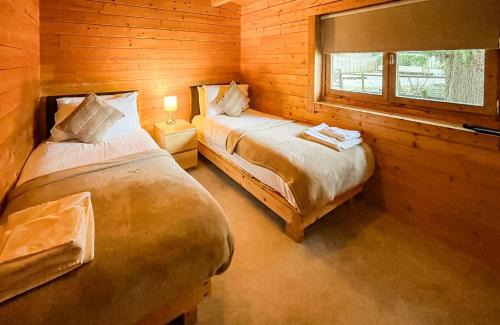 Broadwindsor Resort | Oathill Farm Lodges