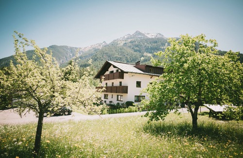 Bach Apartment | Oberbach apartment for 2 people with a view of the mountains