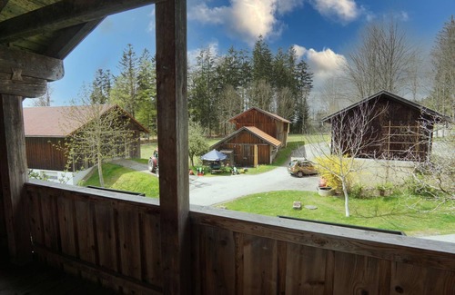 Segeten Apartment | "Obere Stube" vacation apartment with balcony and view over the beautiful low mountain range