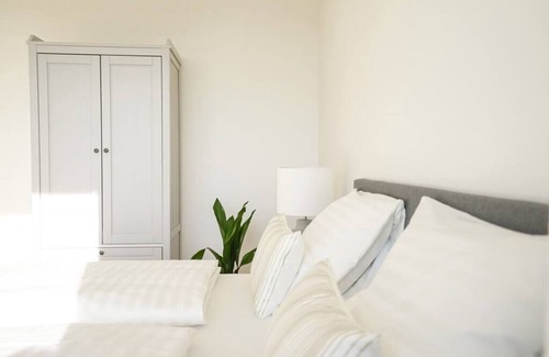 Favoriten Apartment | Oberlaa New Apartment - 15 Min to City