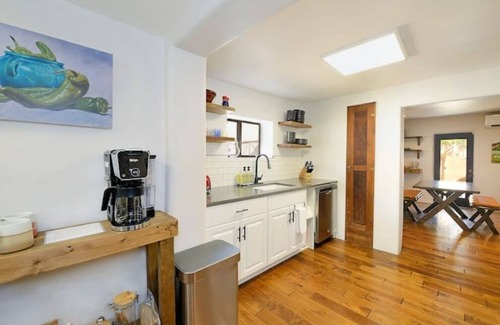 Santa Fe House | Obi's Adobe, .5 to The Railyard, Stylish 2 Bedroom Adobe, Dog Friendly