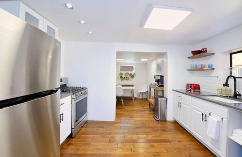 Santa Fe House | Obi's Adobe, .5 to The Railyard, Stylish 2 Bedroom Adobe, Dog Friendly