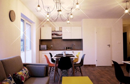 Pruszkow House | Obiekt Noclegowy OCELOT