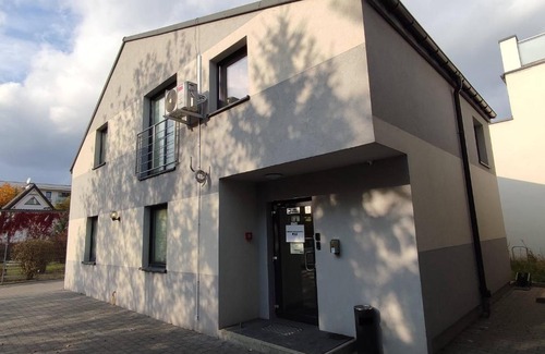 Pruszkow House | Obiekt Noclegowy OCELOT