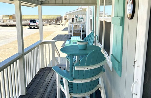 Nags Head Cottage | OBX Dog-friendly Ocean Cottage 4-Steps to Beach!