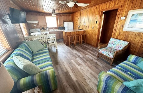 Nags Head Cottage | OBX Dog-friendly Ocean Cottage 3- Steps to Beach!