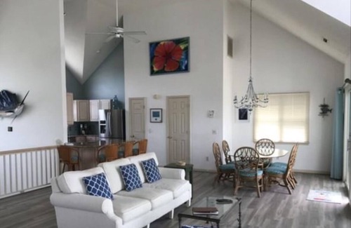 Manteo House | OBX: Pirate's Cove/Waterfront 55ft Dock/Beach/Community Pool&Hottub/Marina/Fish