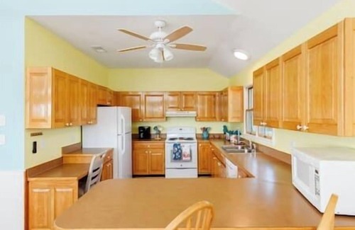 Waves House | OBX Pool Beachfront Hot Tub 5Bed Volleyball Arcade