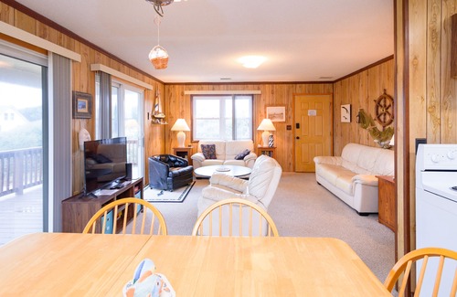 Kitty Hawk House | OBX - Relax in Well Maintained Beach House 200 Yards From the Beach