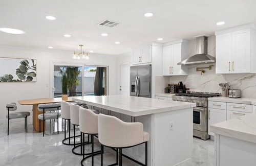 Midway City House | OC Luxe Retreat Heated Pool, Spa & Arcade