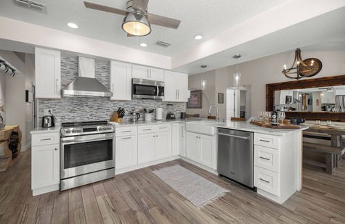 Historic District House | Ocala Starlit Family Retreat with Hot Tub and Fire Pit