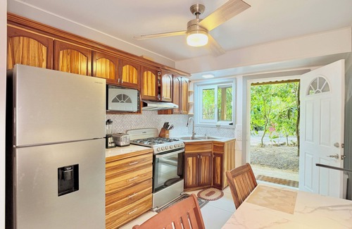 Antoneys Cay Apartment | Ocaso Apartment @ Sun Dancer, Sandy Bay