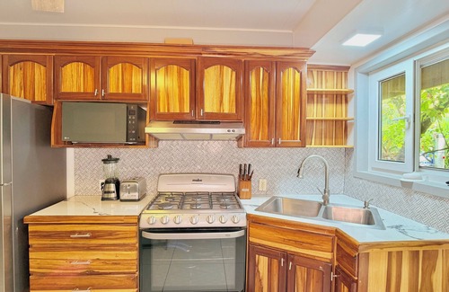 Antoneys Cay Apartment | Ocaso Apartment @ Sun Dancer, Sandy Bay