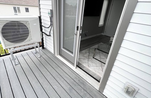 Ottawa Division House | OCD Clean Townhouse - 2 Bedroom (King Bed) + Balcony