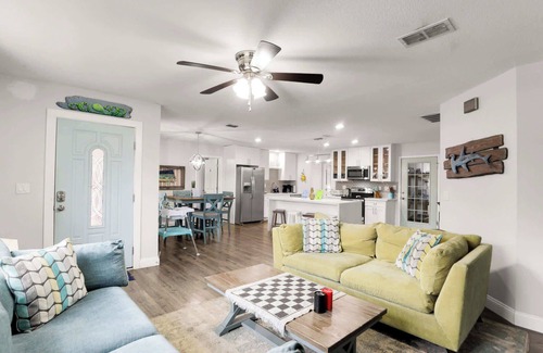 Fort Walton Beach House | Ocean 5-Bed Oasis: Pickleball, Arcade and Grill