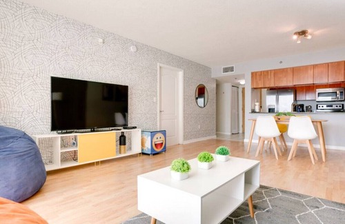 Brickell Condo | Ocean and City Views Lux Miami Brickell Condo Sleeps 4, King Bed