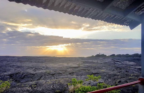 Kalapana House | Ocean and Lava View from 400 sq ft Off Grid House- Amazing sunrises & Sunsets