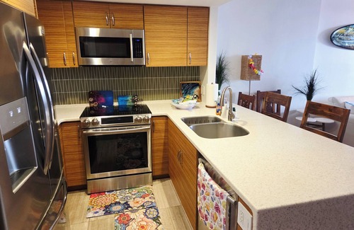 Ala Moana Condo | Ocean and Marina View Suite, Spacious, Quiet and Peaceful with Amazing Sunsets