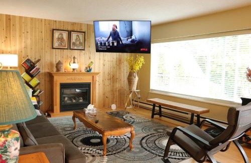 Langdale House | Ocean and Mountain view Home