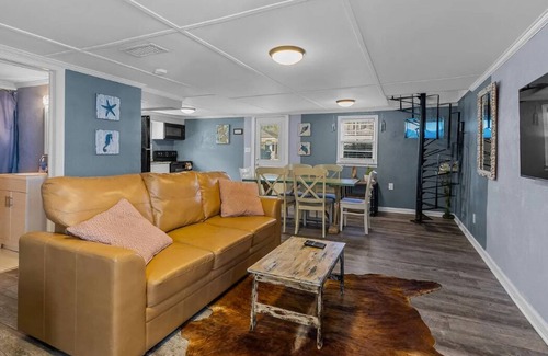 Ocean Drive House | "Ocean and Sand" 2BR/2BH house, 1 block to the beach