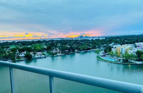 Mid Beach Apartment | OCEAN BAY VIEWS 2Bdr 2Bath BEACH CONDO PARKING