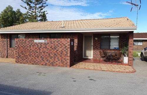 Jurien Bay Hotel | Ocean Beach Chalet 18