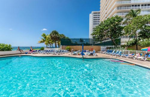 Galt Mile Apartment | Ocean Beach Condo 3BR On the Sand 505
