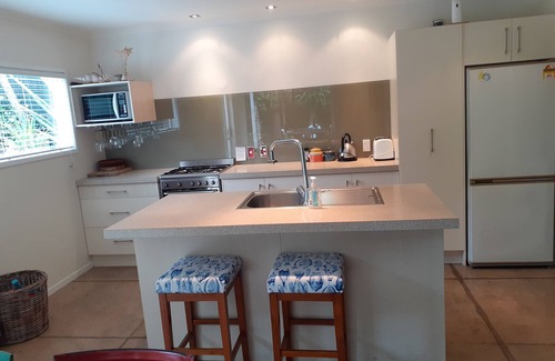 Tairua Cottage | Ocean Beach Honey - Tairua Holiday Home