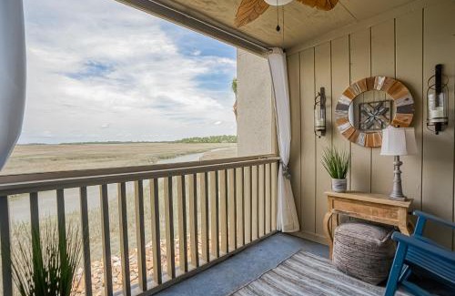 Saint Helena Island House | Ocean Bliss Cottage! Beach Club Villa with Canal Views - Short walk to Beach