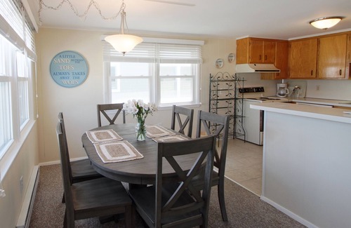Beach Haven Terrace House | OCEAN BLOCK 6th From Beach - Newly Furnished 3 BR, Sleeps 8 (2nd Fl of Duplex)