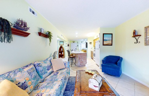 Midtown Ocean City Condo | Ocean Block Condo with Balcony, Central AC, WiFi, Laundry & Shared Pool