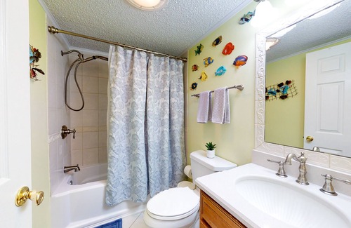 Midtown Ocean City Condo | Ocean Block Condo with Balcony, Central AC, WiFi, Laundry & Shared Pool