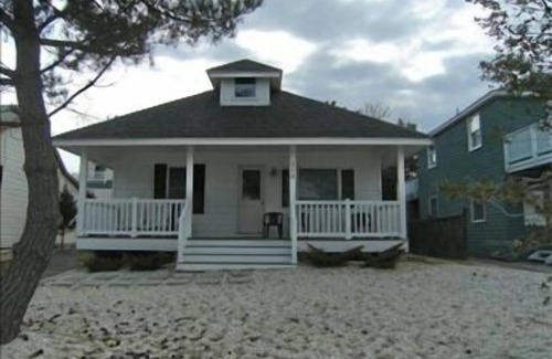 Beach Haven Cottage | Ocean block cottage -pet friendly