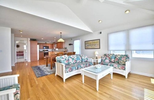 Surf City House | Ocean Block. Surf City. Single family. Rooftop Deck. Beach Badges. WIFI. 136906
