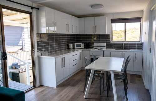 Guilderton House | Ocean Blue Cottage ~ Stunning Ocean Views ~ All Linen Incl & Pets Welcome!