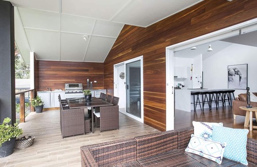 Mollymook House | Ocean Blue - Experience pure luxury in this incredibly stunning home