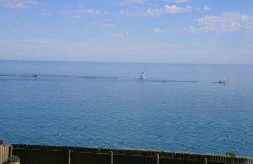 Penneshaw House | Ocean Blue KI. Absolute ocean front, free WiFi