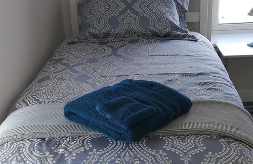 Ventry Cottage | Ocean Blue Retreat; stunning harbourviews, quiet rural setting near Dingle town.