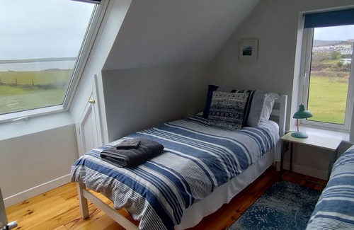 Ventry Cottage | Ocean Blue Retreat; stunning harbourviews, quiet rural setting near Dingle town.