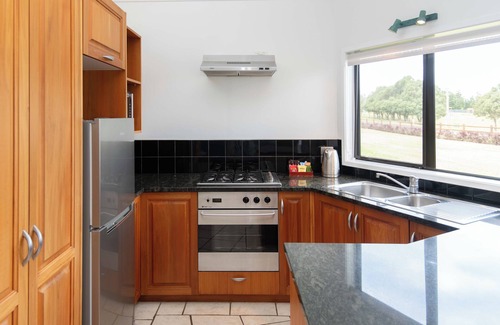 Burnt Pine Apartment | Ocean Breeze Cottages