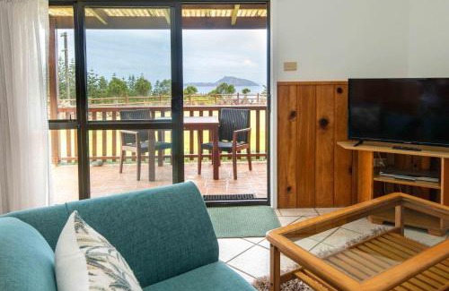 Burnt Pine Apartment | Ocean Breeze Cottages